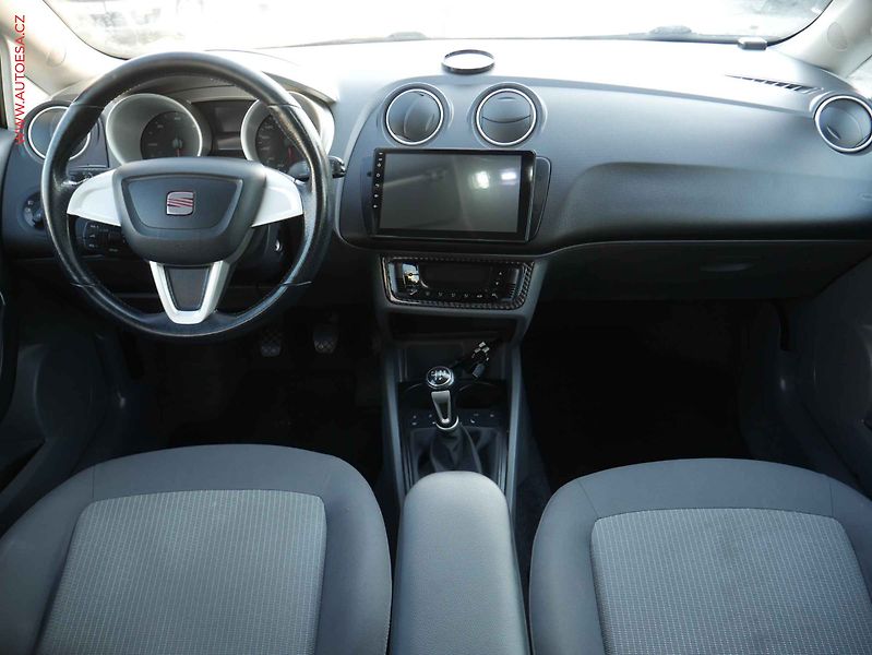 Seat Ibiza (2011) 1.6 TDi, AAC, výhř.sed. - fotka 8 z 18
