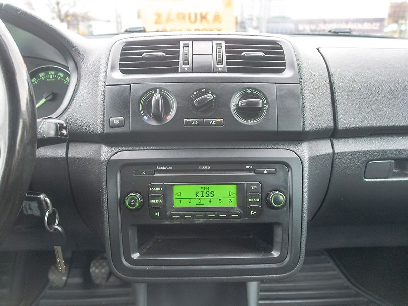 Škoda Fabia (2011) 1.2HTP 51KW – KLIMA - fotka 16 z 30