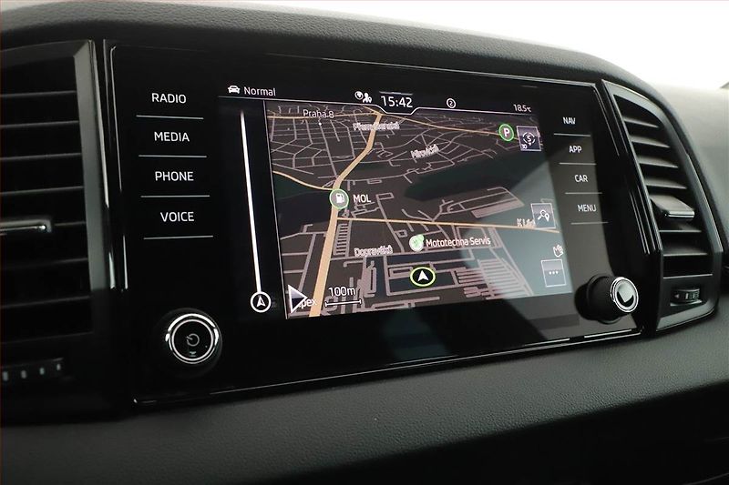 Škoda Karoq (2023) Sportline 1.5 TSI - fotka 17 z 20