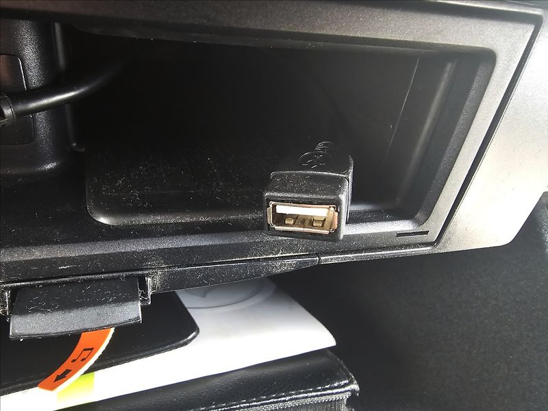 Volkswagen Passat B7 1,4TSi Comfortline NAVI - fotka 38 z 45