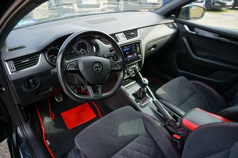 Škoda Octavia (2018) 2,0 RS - fotka 8 z 32