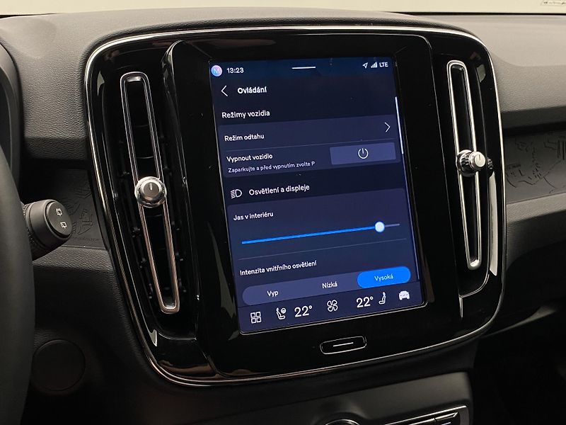 Volvo XC40 PURE ELECTRIC RECHARGE PLUS - fotka 46 z 55