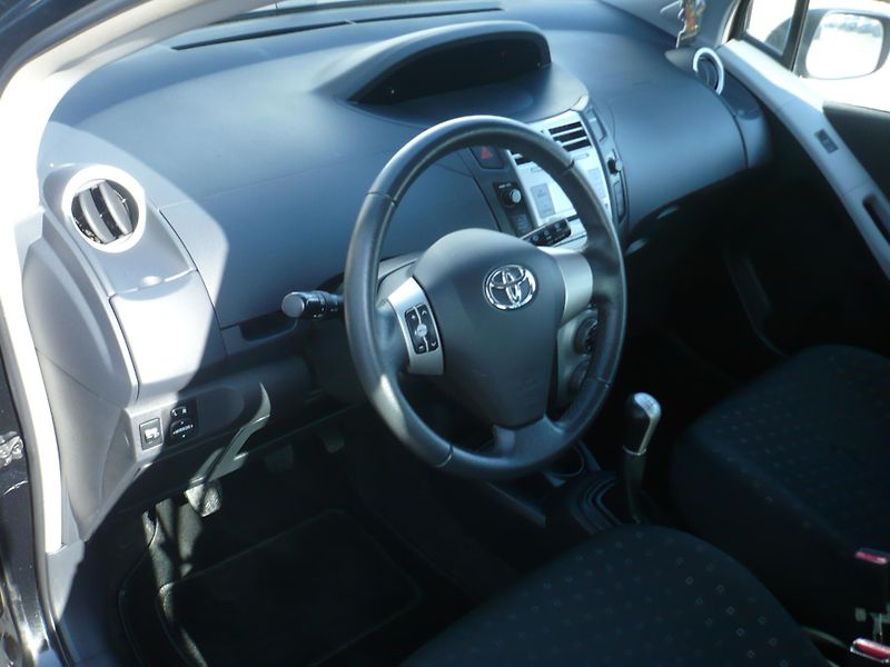 Toyota Yaris 1.0i 51Kw Klimatizace - fotka 9 z 25