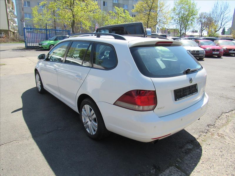 Volkswagen Golf 1,6 TDi 77kW Variant - fotka 4 z 29