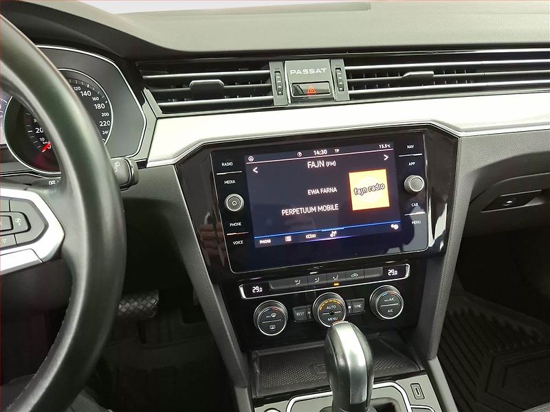 Volkswagen Passat (2019) 1.6 TDI, Automat, Navi - fotka 12 z 21