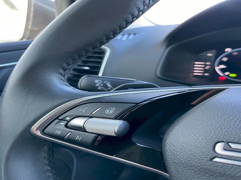 Škoda Karoq (2025) TOP SEL TS 110/1.5 A7F - fotka 21 z 37