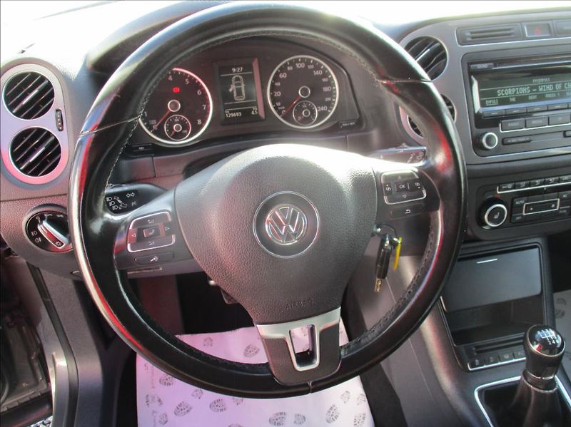 Volkswagen Tiguan 1,4 TSi, aut klima,serv.kn. - fotka 19 z 38