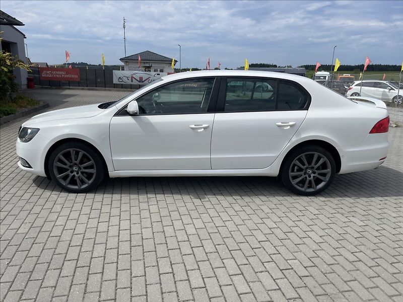 Škoda Superb 2,0 TDi 103kw Elegance Facelif - fotka 2 z 36