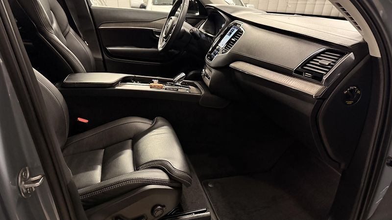 Volvo XC90 (2022) B5 ,ČR, Plus Dark,ventilace - fotka 33 z 72
