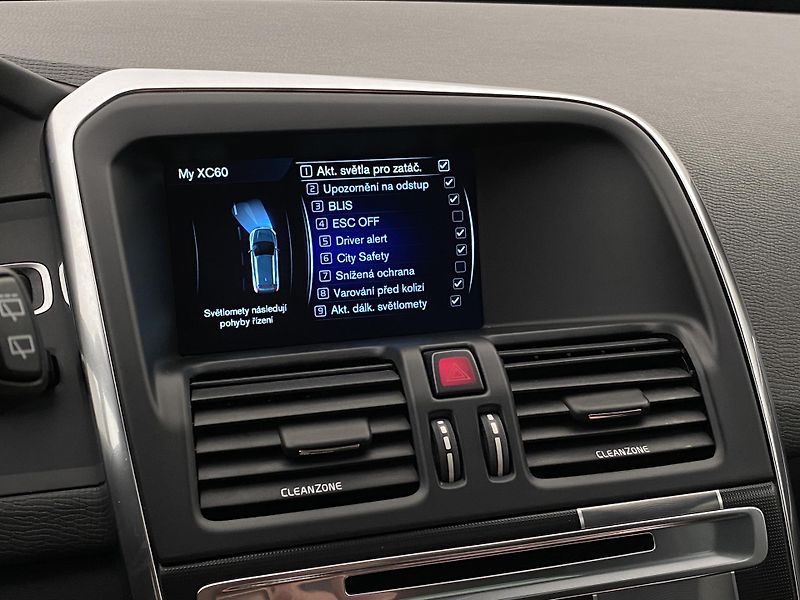 Volvo XC60 D3 R-DESIGN - fotka 41 z 45