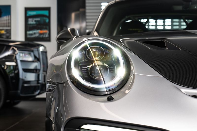 Porsche 911 (991.2) GT2 RS Weissach - fotka 10 z 15