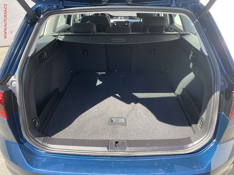 Volkswagen Passat (2020) 2.0 TDi, Highline, DSG, LED - fotka 7 z 19