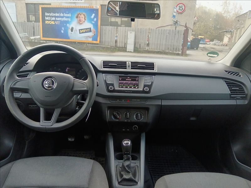 Škoda Fabia 1,0 MPi  Active - fotka 17 z 21