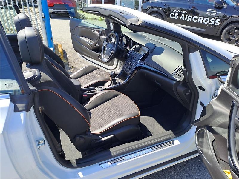 Opel Cascada 2,0 CDTI 121kW KABRIOLET - fotka 6 z 18