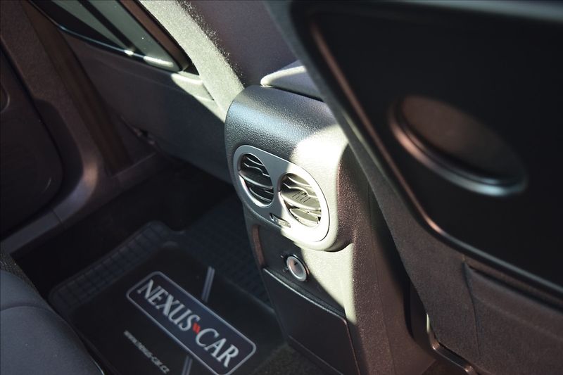 Volkswagen Tiguan 2,0 TDI 103KW NAVI TAŽNÉ ALU - fotka 45 z 47