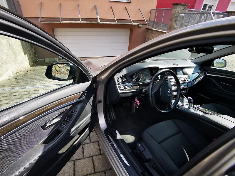 BMW Řada 5 530D XDRIVE TOURING F11 190kW - fotka 15 z 40