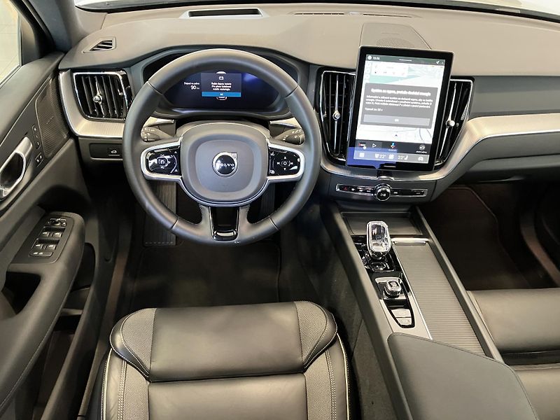 Volvo XC60 B5 AWD Black Edition Plus AT8 - fotka 17 z 47