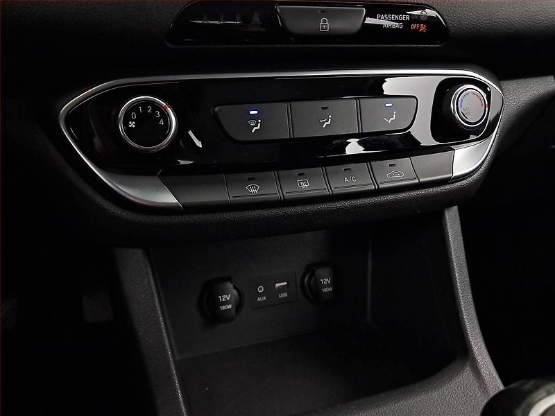 Hyundai i30 (2018) 1.4 T-GDI, Serv.kniha - fotka 15 z 18