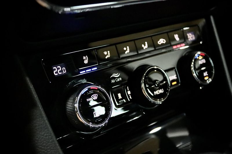 Škoda Superb 3 FL 2.0 TSI 140 kW DSG L&K - fotka 40 z 59