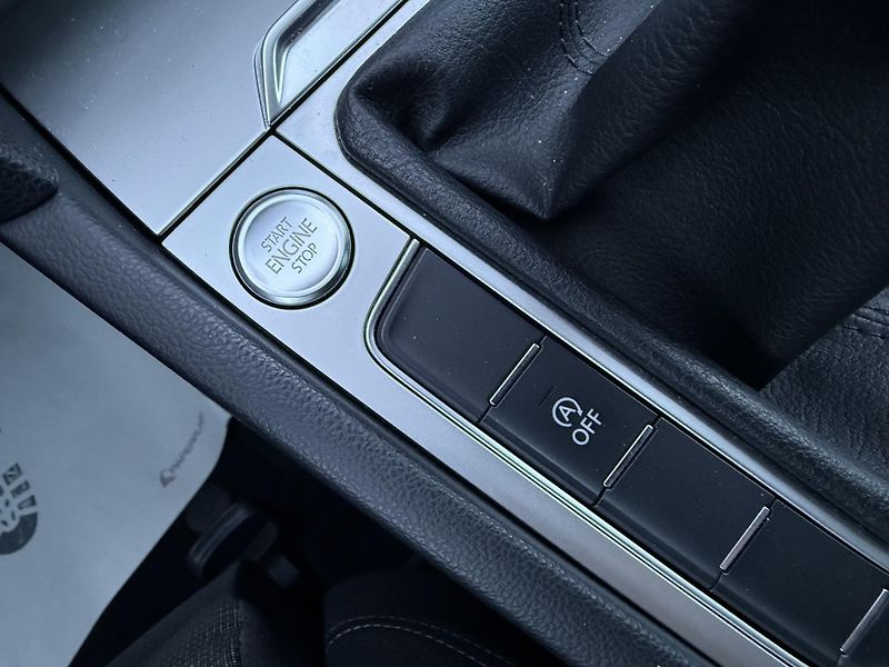 Volkswagen Passat 1,4 TSI Comfortline Navi - fotka 33 z 45