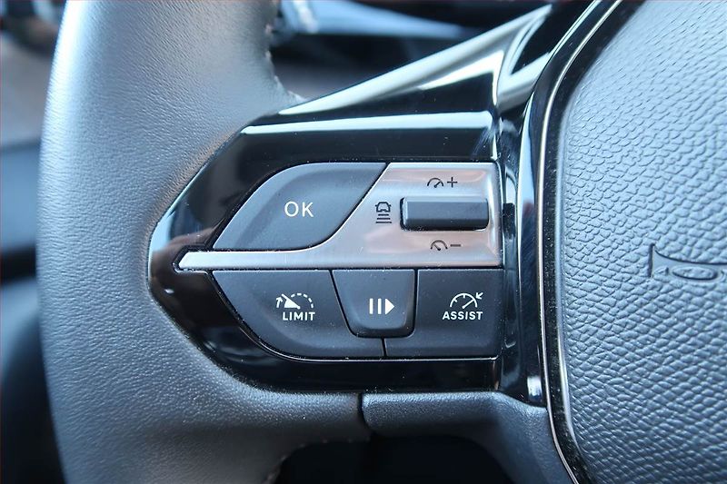Peugeot 308 (2024) Allure 1.2 PureTech, Automat - fotka 17 z 24