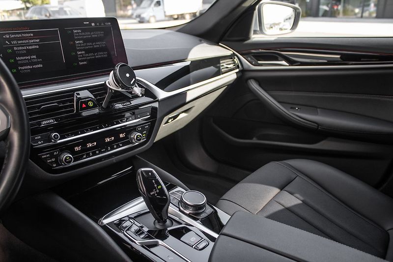BMW Řada 5 530d LCI 210kW, 48V Mild-Hybri - fotka 20 z 29