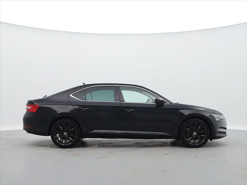 Škoda Superb 2,0 TDI 147kW Style 4x4 Kůže - fotka 8 z 35