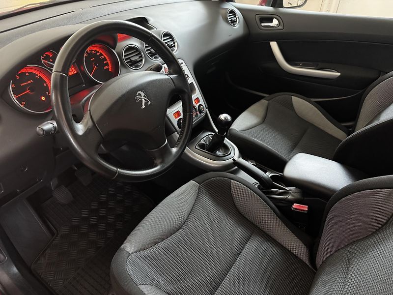 Peugeot 308 (2011) 1.6i 88 KW - CZ -  - fotka 9 z 21