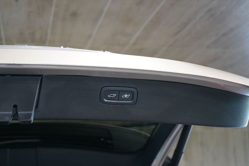 Volvo XC90 T8 PLUS Bright, Vzduch, 360° - fotka 16 z 50
