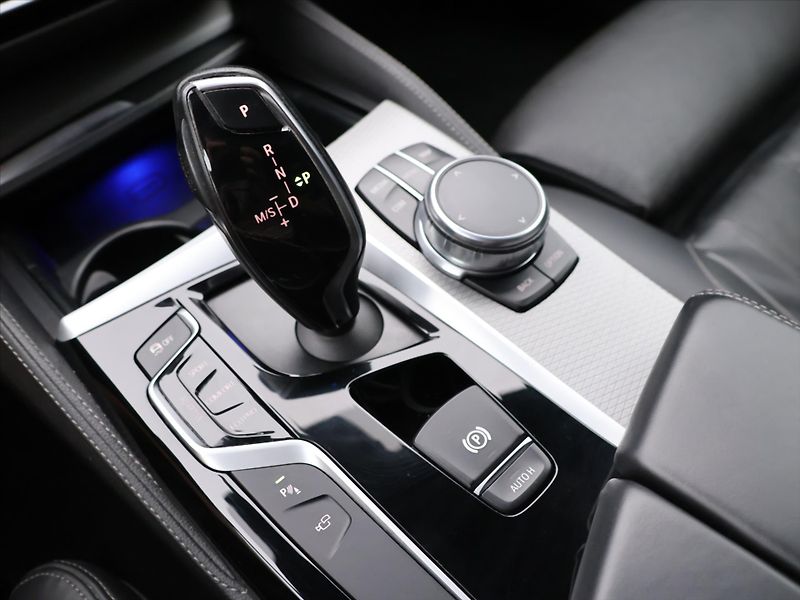 BMW Řada 5 3,0 530d 195kW xDrive CZ - fotka 29 z 37