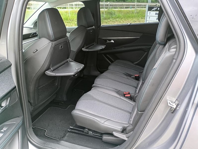 Peugeot 5008 (2021) ALLURE PACK PureTech 130 EAT8 - fotka 20 z 24