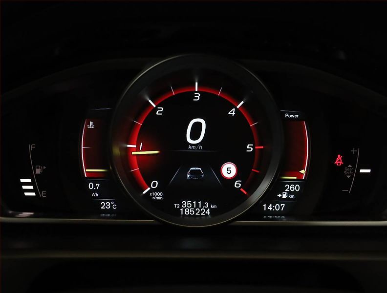 Volvo V40 (2014) 1.6 D2, Serv.kniha, Navi - fotka 9 z 18