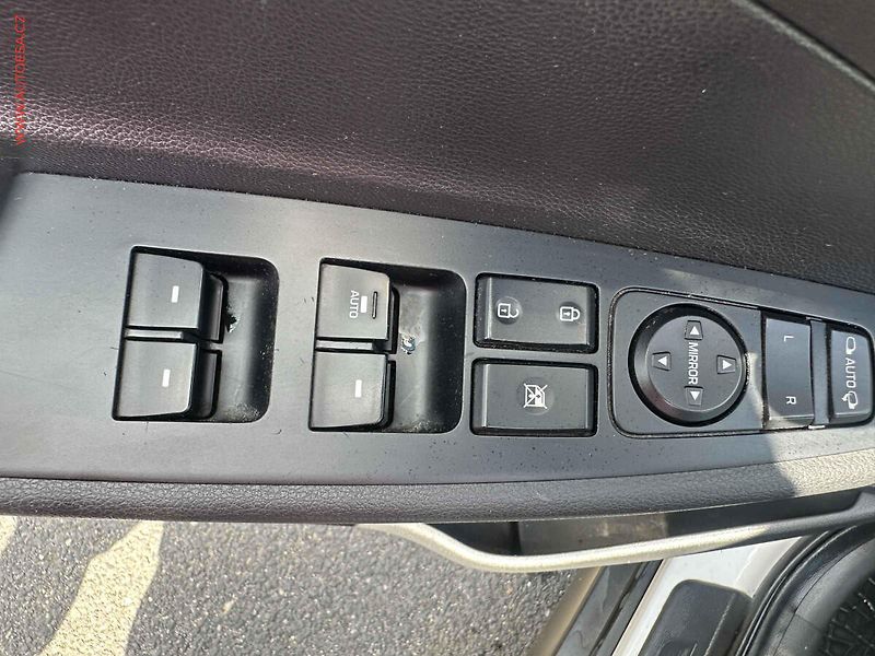 Hyundai Tucson (2015) 2.0 CRDi, 2.maj,ČR - fotka 11 z 19