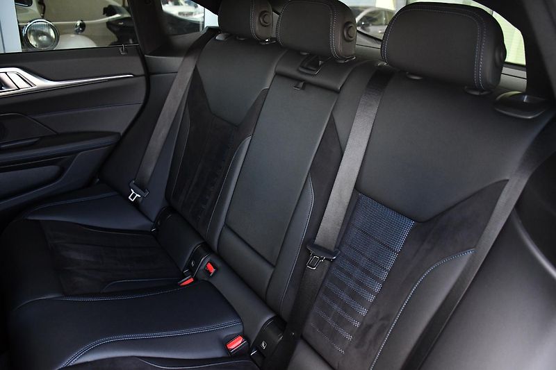 BMW Řada 4 420d xDrive M-SPORT ČR 1.MAJ - fotka 21 z 43