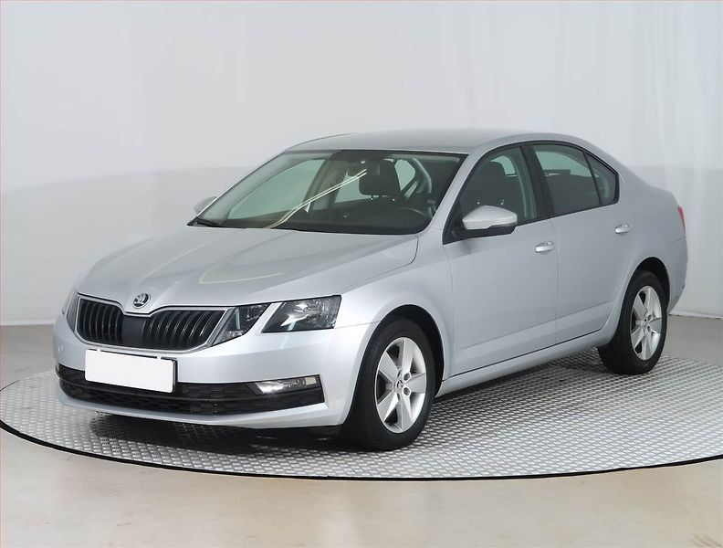 Škoda Octavia (2019) Ambition 1.6 TDI, Tempomat - fotka 2 z 23