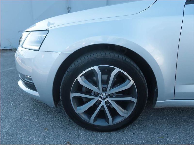 Škoda Octavia (2019) 1.5 TSI, Automat, Tempomat - fotka 15 z 19