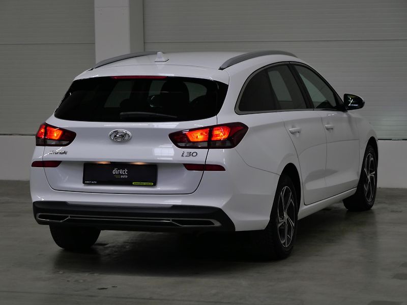 Hyundai i30 - fotka 2 z 25