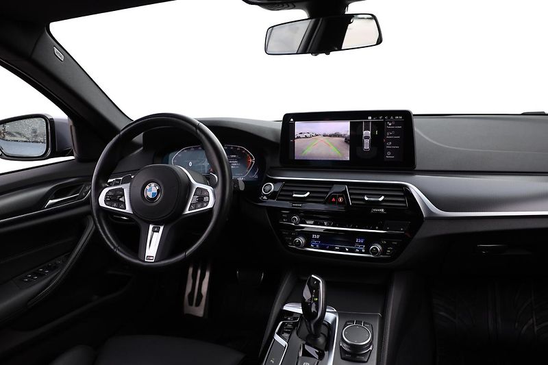 BMW Řada 5 530d xDrive Touring - fotka 13 z 14