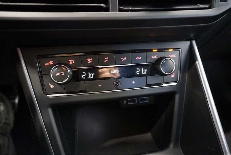 Volkswagen Polo  2,0 TSI GTI 147kW DSG6 - fotka 26 z 28