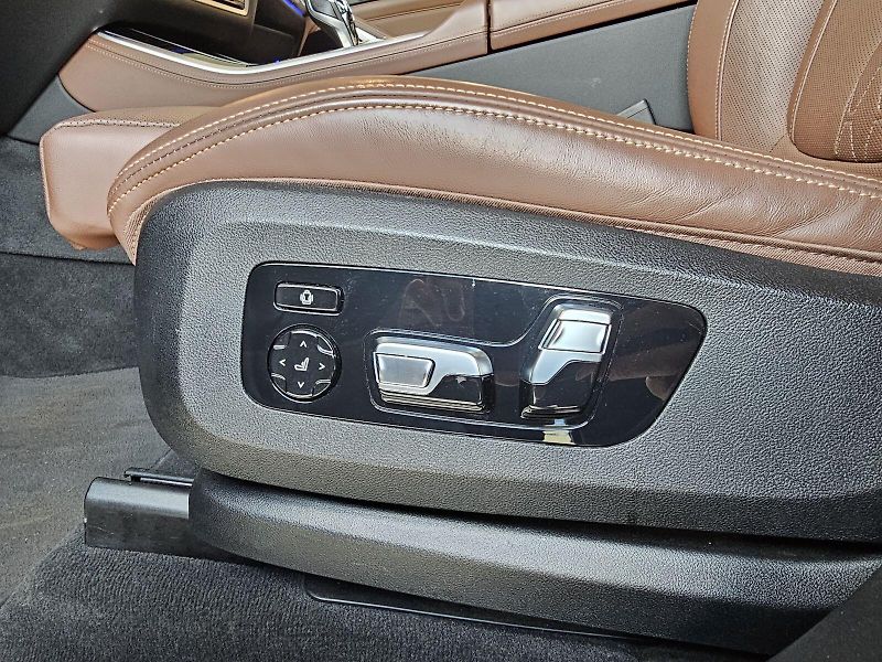 BMW X5 M50i - fotka 15 z 36