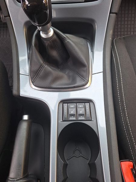 Ford Mondeo (2010) kombi MK4, 2.0 TDCi (85kW) - fotka 16 z 22