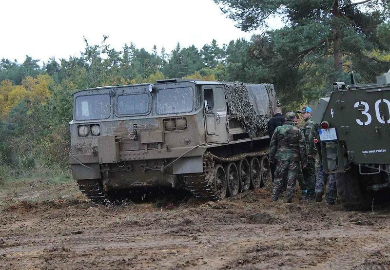 Setkání s názvem Kozinec, které se uskutečňuje dvakrát do roka, vždy na jaře a na podzim, je pro vyznavače vojenské historické techniky plné zážitků.