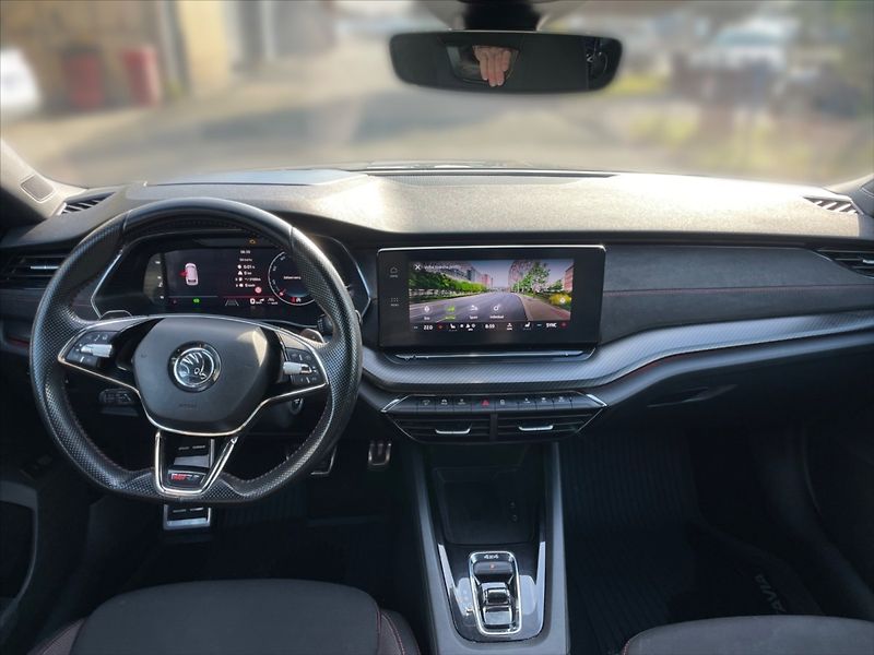 Škoda Octavia 2,0 TDI 147 RS 4x4 DSG - fotka 9 z 11