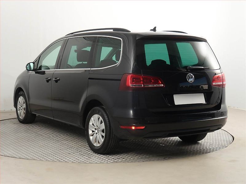 Volkswagen Sharan (2018) 2.0 TDI BMT, Automat, Navi - fotka 4 z 18