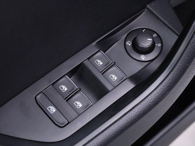 Škoda Superb 2,0 TDI 140kW DSG L&K Xenon - fotka 17 z 46