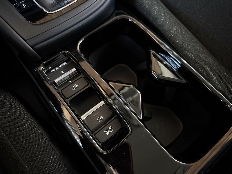 Honda HR-V 1.5 i-MMD Elegance e-CVT - fotka 17 z 26