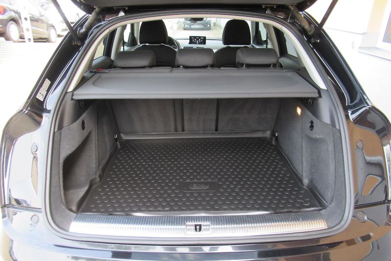 Audi Q3 2.0 TDi QUATTRO AUT. KLIMA  - fotka 19 z 23
