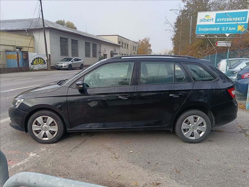 Škoda Fabia 1,0 MPi  Active - fotka 6 z 21