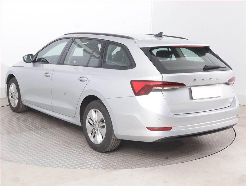Škoda Octavia (2023) Ambition 2.0 TDI, ČR,1.maj - fotka 4 z 15
