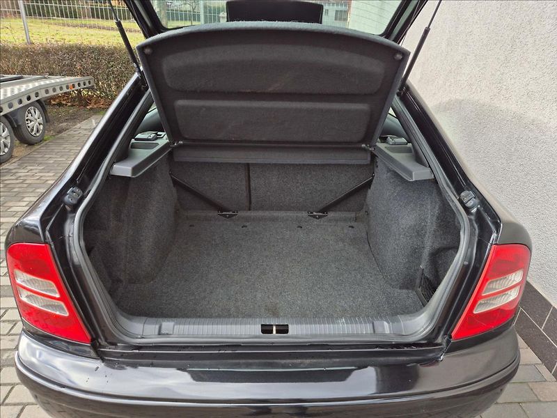 Škoda Octavia 1,8 Turbo RS 163T/Km !! - fotka 15 z 26